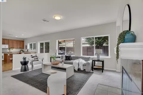 Living - 13253 Emerald Bay Ct, Lathrop, CA 95330 photo 6 of 6