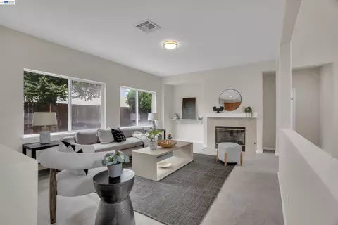 Living - 13253 Emerald Bay Ct, Lathrop, CA 95330 photo 4 of 6