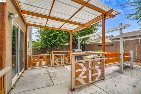 Exterior - 13253 Emerald Bay Ct, Lathrop, CA 95330 photo 4 of 5