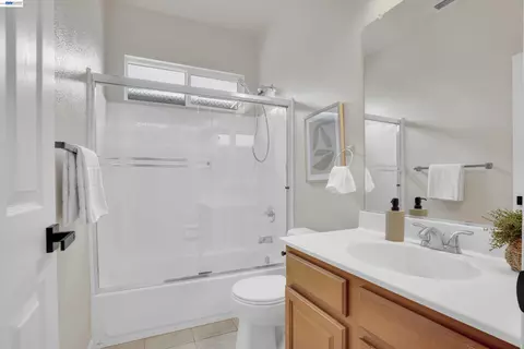 Bath - 13253 Emerald Bay Ct, Lathrop, CA 95330 photo 1 of 4