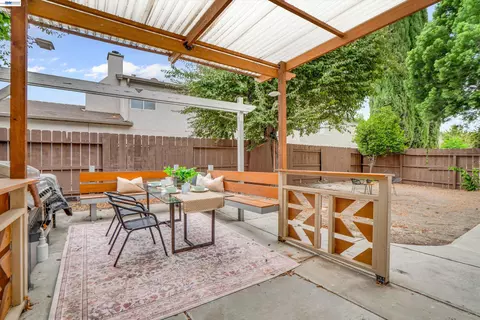 Exterior - 13253 Emerald Bay Ct, Lathrop, CA 95330 photo 3 of 5