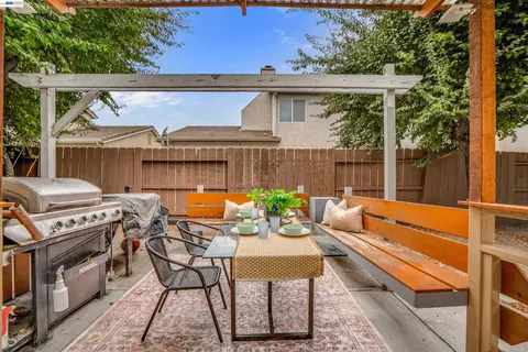 Exterior - 13253 Emerald Bay Ct, Lathrop, CA 95330 photo 5 of 5