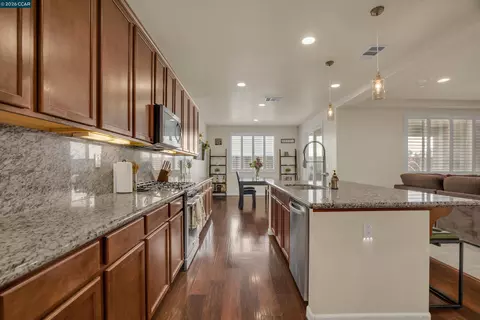 Kitchen - 816 Pathfinder, Oakley, CA 94561 photo 2 of 3