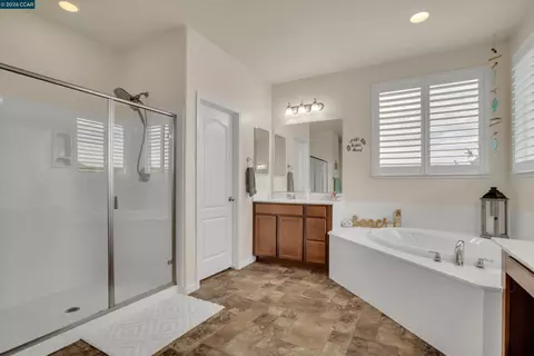 Bath - 816 Pathfinder, Oakley, CA 94561 photo 4 of 5