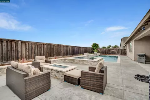 Exterior - 816 Pathfinder, Oakley, CA 94561 photo 6 of 13