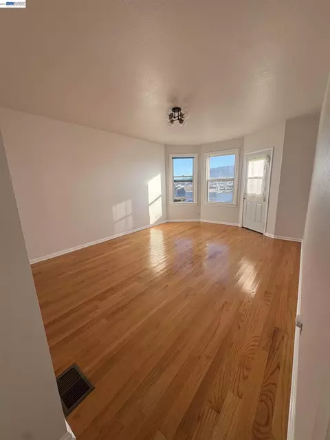 1423 Quesada Ave, San Francisco, CA 94124 photo 4