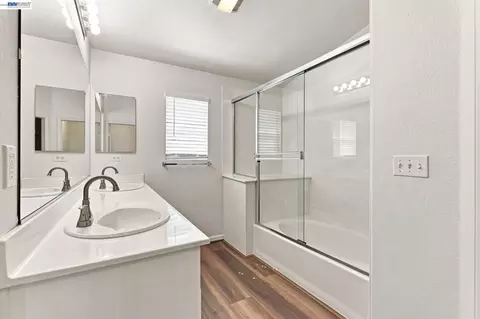 Bath - 4597 Bonsai Ave, Tracy, CA 95377 photo 2 of 5