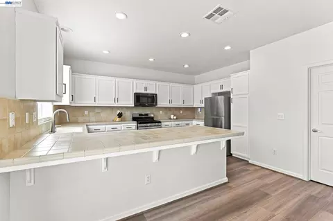Kitchen - 4597 Bonsai Ave, Tracy, CA 95377 photo 2 of 3