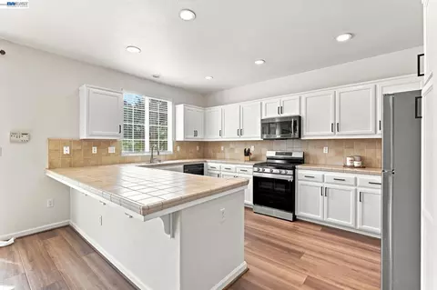 Kitchen - 4597 Bonsai Ave, Tracy, CA 95377 photo 3 of 3