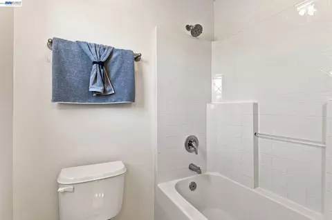 Bath - 4597 Bonsai Ave, Tracy, CA 95377 photo 5 of 5