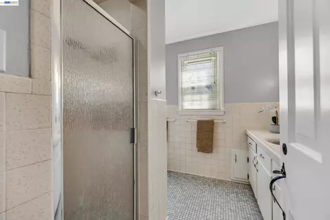 Bath - 210 D St, Fremont, CA 94536 photo 3 of 5