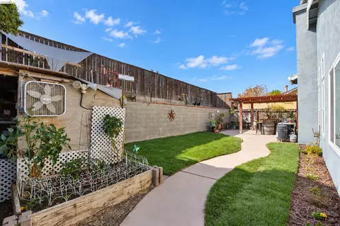 Exterior - 686 Frazier Dr, Oakley, CA 94561 photo 4 of 4