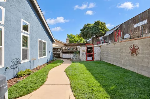 Exterior - 686 Frazier Dr, Oakley, CA 94561 photo 3 of 4