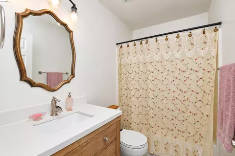 Bath - 686 Frazier Dr, Oakley, CA 94561 photo 1 of 2