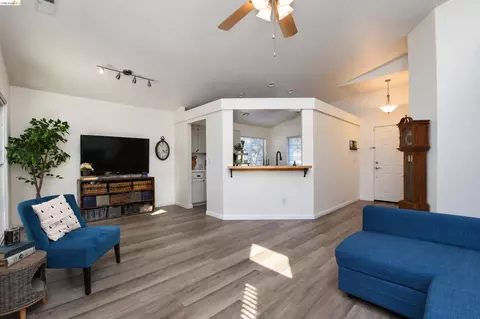 Living - 686 Frazier Dr, Oakley, CA 94561 photo 2 of 3