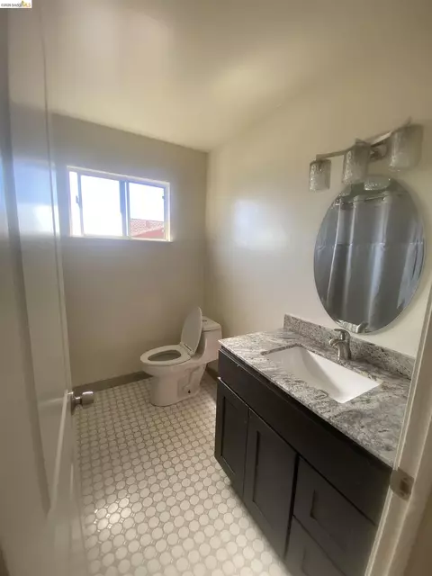 Bath - 2206 Seacliff Dr, Milpitas, CA 95035 photo 3 of 3