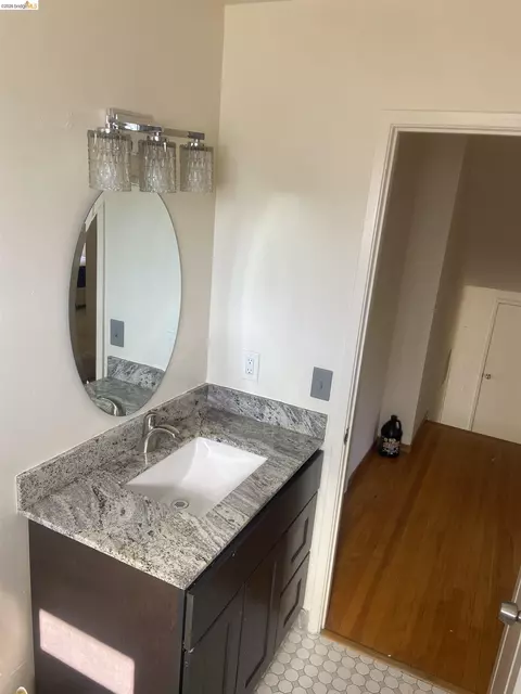 Bath - 2206 Seacliff Dr, Milpitas, CA 95035 photo 2 of 3