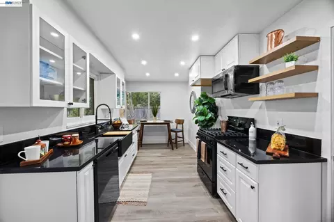 Kitchen - 2136 Holbrook Dr, Concord, CA 94519 photo 2 of 3