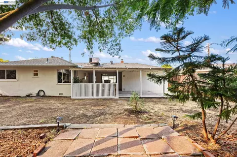 Exterior - 2136 Holbrook Dr, Concord, CA 94519 photo 8 of 10