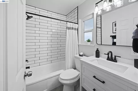 Bath - 2136 Holbrook Dr, Concord, CA 94519 photo 1 of 2