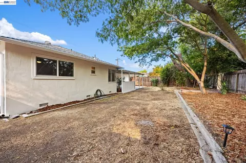 Exterior - 2136 Holbrook Dr, Concord, CA 94519 photo 9 of 10