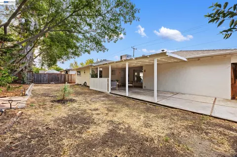 Exterior - 2136 Holbrook Dr, Concord, CA 94519 photo 7 of 10
