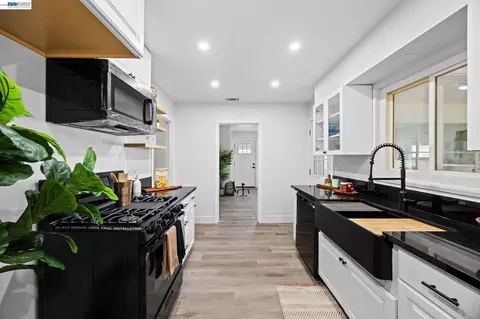 Entry Way - 2136 Holbrook Dr, Concord, CA 94519 photo 1 of 1
