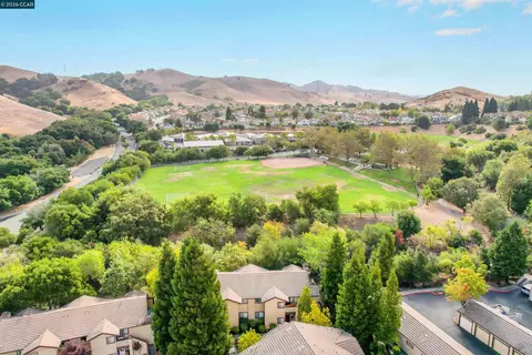 View/Area - 138 Marsala Ct, Hercules, CA 94547 photo 5 of 7