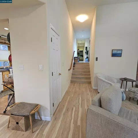 Entry Way - 151 Daniels Ave, Vallejo, CA 94590 photo 6 of 8