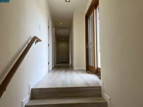Entry Way - 151 Daniels Ave, Vallejo, CA 94590 photo 5 of 8