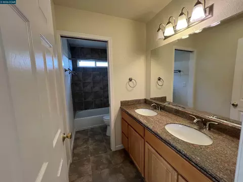 Bath - 151 Daniels Ave, Vallejo, CA 94590 photo 1 of 7