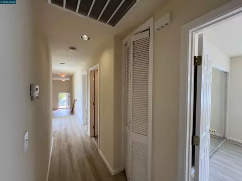Entry Way - 151 Daniels Ave, Vallejo, CA 94590 photo 7 of 8