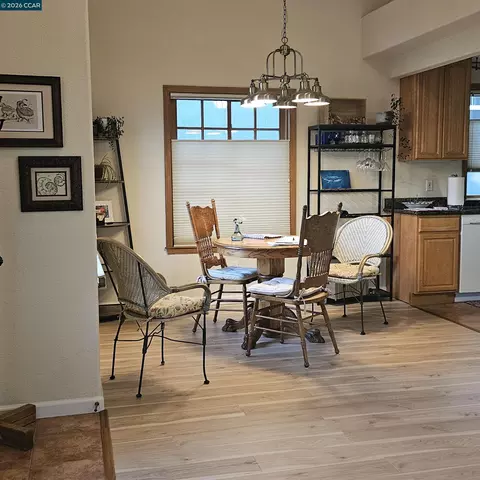 Dining - 151 Daniels Ave, Vallejo, CA 94590 photo 1 of 4