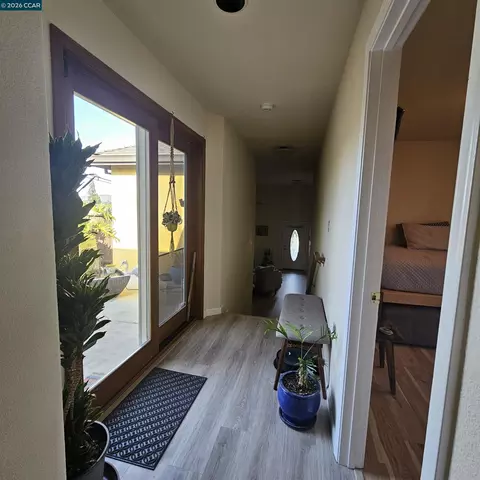 Entry Way - 151 Daniels Ave, Vallejo, CA 94590 photo 8 of 8