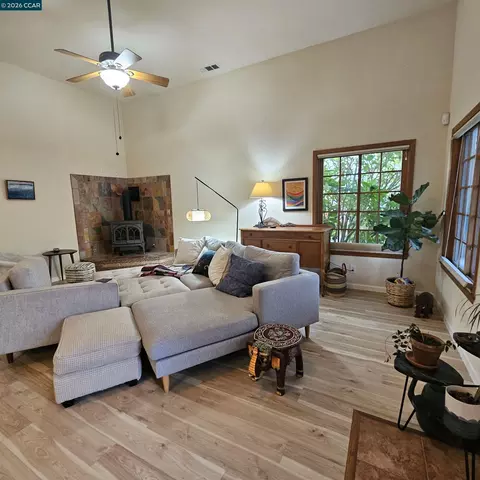 Living - 151 Daniels Ave, Vallejo, CA 94590 photo 2 of 5