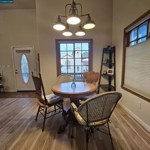 Dining - 151 Daniels Ave, Vallejo, CA 94590 photo 3 of 4