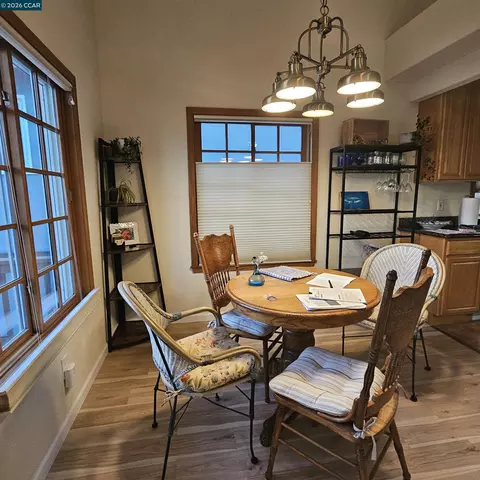 Dining - 151 Daniels Ave, Vallejo, CA 94590 photo 2 of 4