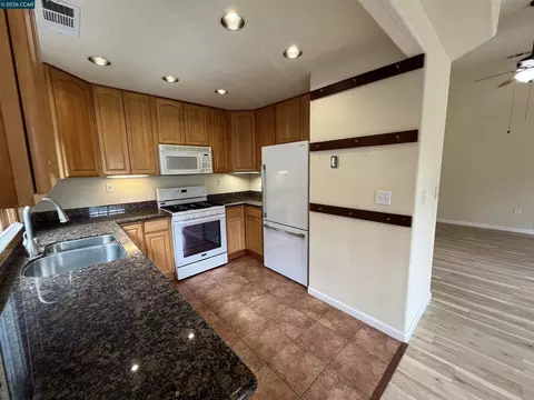 Kitchen - 151 Daniels Ave, Vallejo, CA 94590 photo 2 of 7