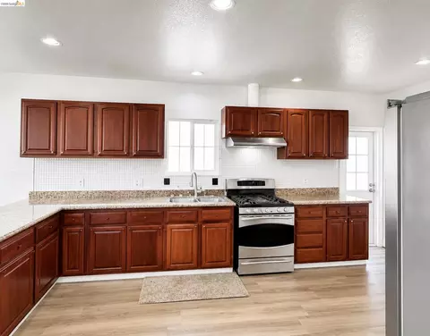 Kitchen - 1336 83rd Ave, Oakland, CA 94621 photo 1 of 1