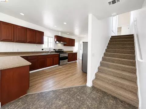 Entry Way - 1336 83rd Ave, Oakland, CA 94621 photo 1 of 1