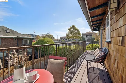 Exterior - 1106 Russell St, Berkeley, CA 94702 photo 5 of 17