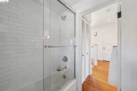 Bath - 1106 Russell St, Berkeley, CA 94702 photo 6 of 6