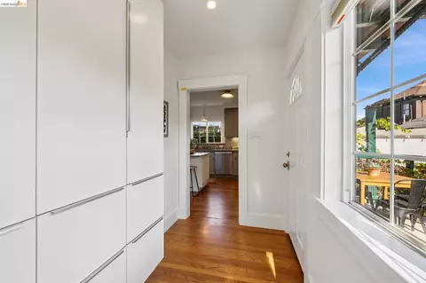 Entry Way - 1106 Russell St, Berkeley, CA 94702 photo 2 of 6