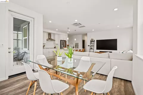 Dining - 2875 Tradewind Dr, Alameda, CA 94501 photo 2 of 4