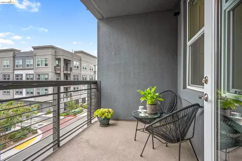 Exterior - 2875 Tradewind Dr, Alameda, CA 94501 photo 1 of 13