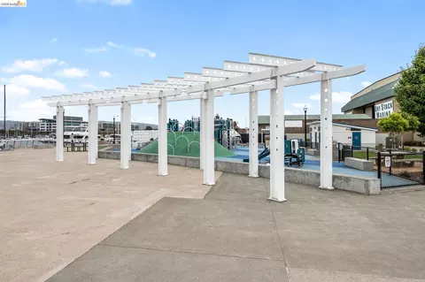 Exterior - 2875 Tradewind Dr, Alameda, CA 94501 photo 11 of 13