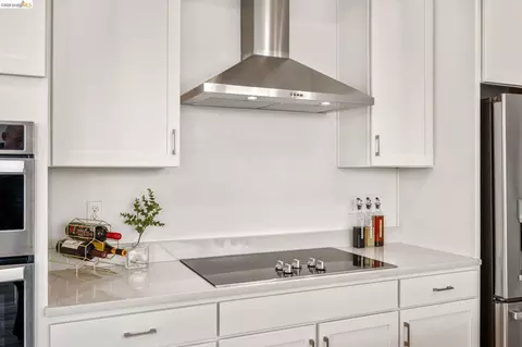 Kitchen - 2875 Tradewind Dr, Alameda, CA 94501 photo 6 of 7