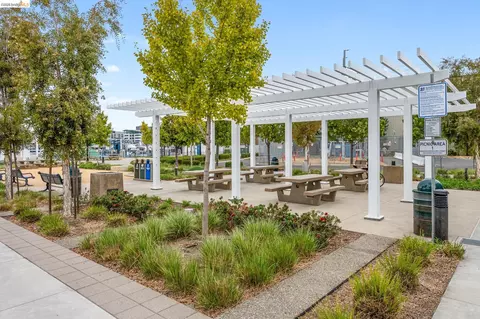 Exterior - 2875 Tradewind Dr, Alameda, CA 94501 photo 8 of 13