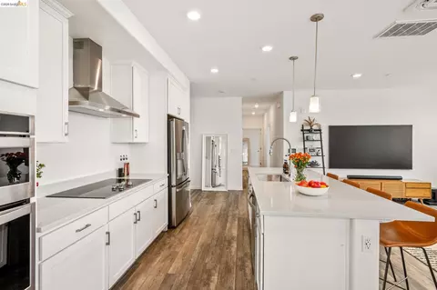 Kitchen - 2875 Tradewind Dr, Alameda, CA 94501 photo 3 of 7