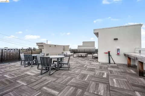 Exterior - 2875 Tradewind Dr, Alameda, CA 94501 photo 3 of 13